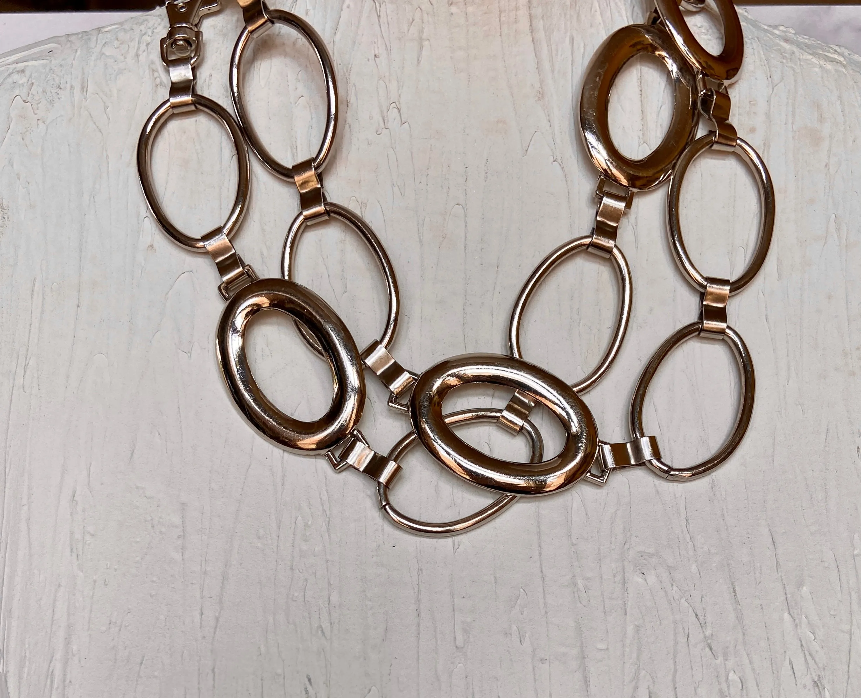 Kind of oval belt