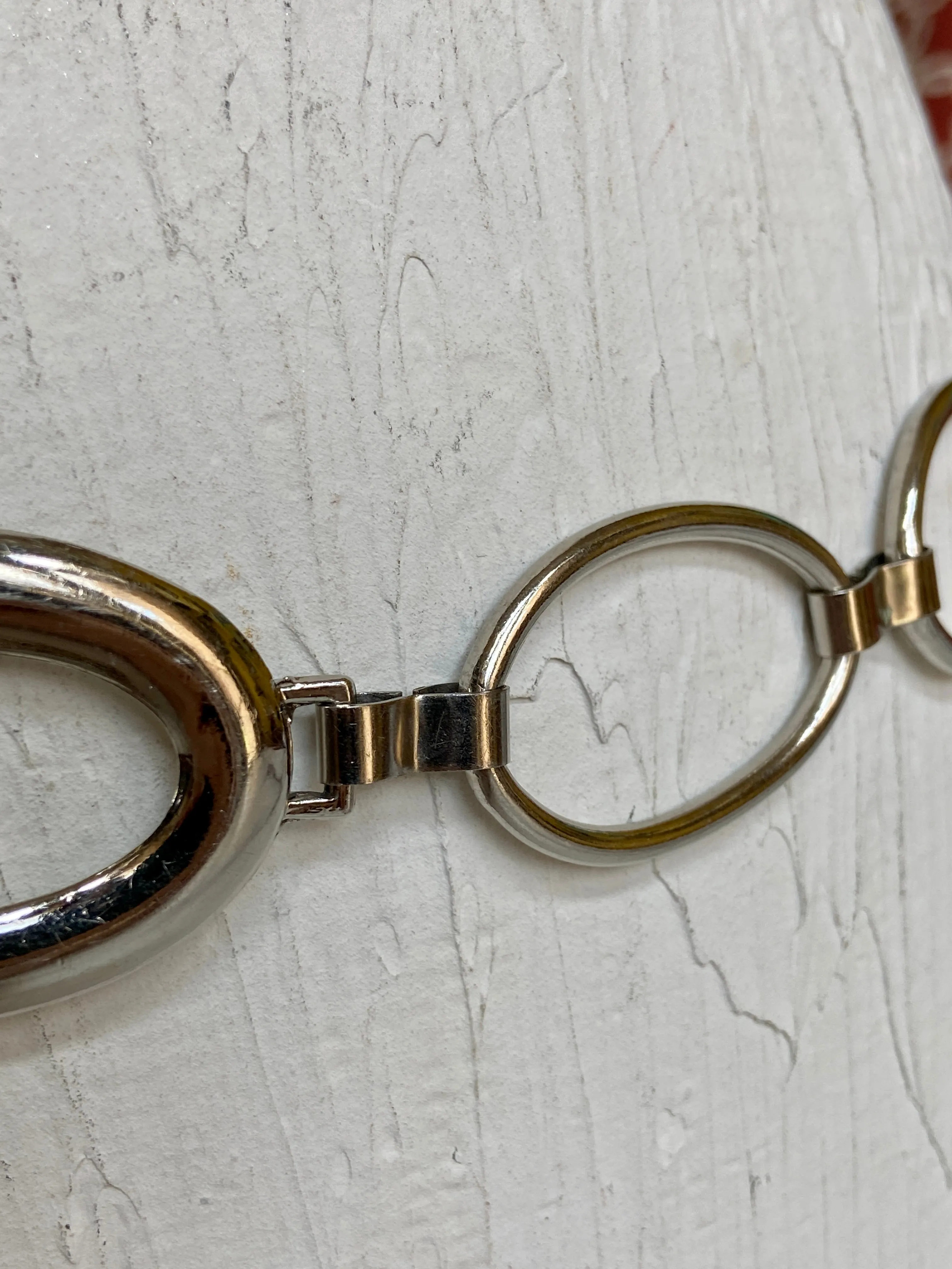 Kind of oval belt