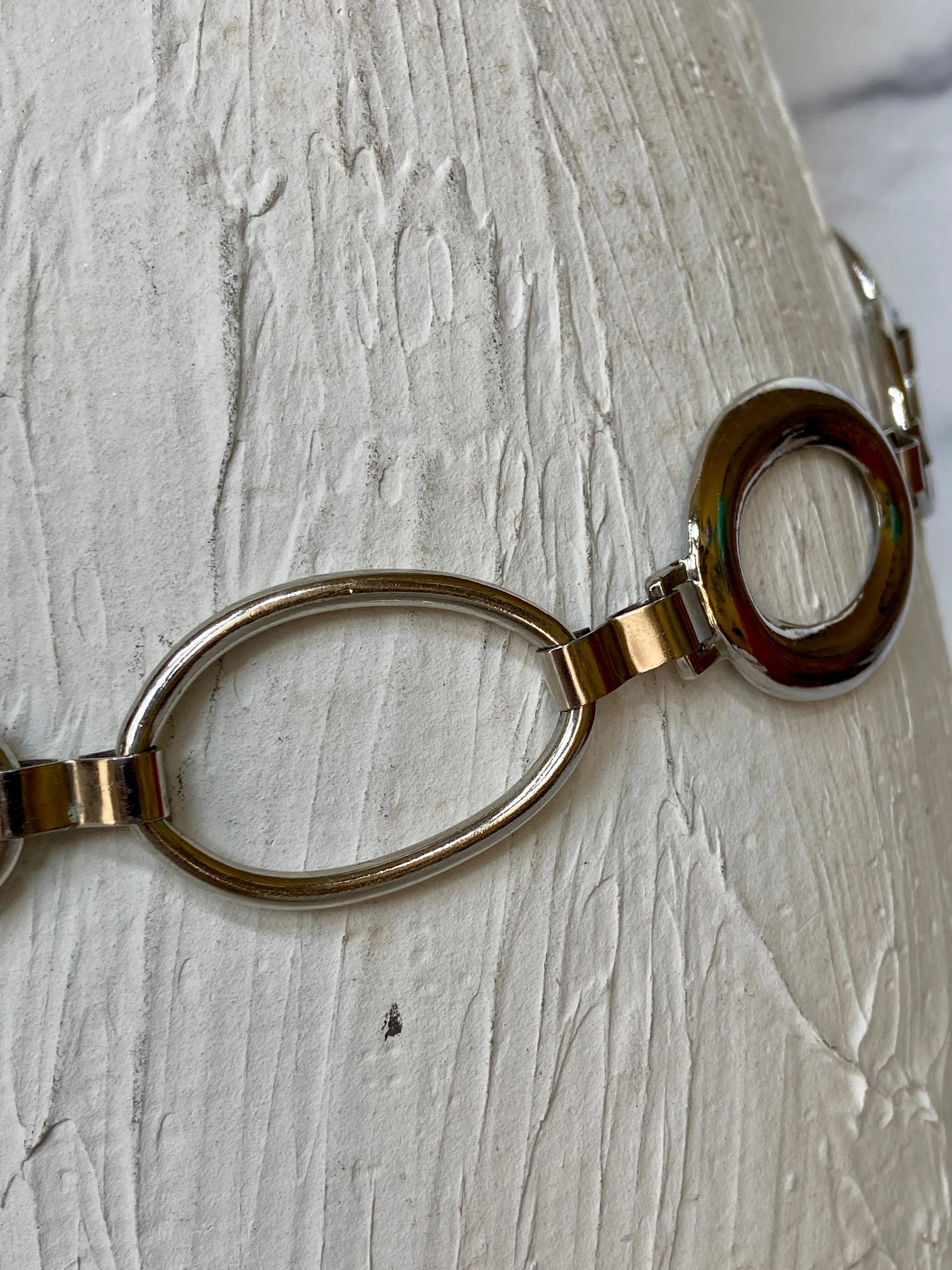 Kind of oval belt