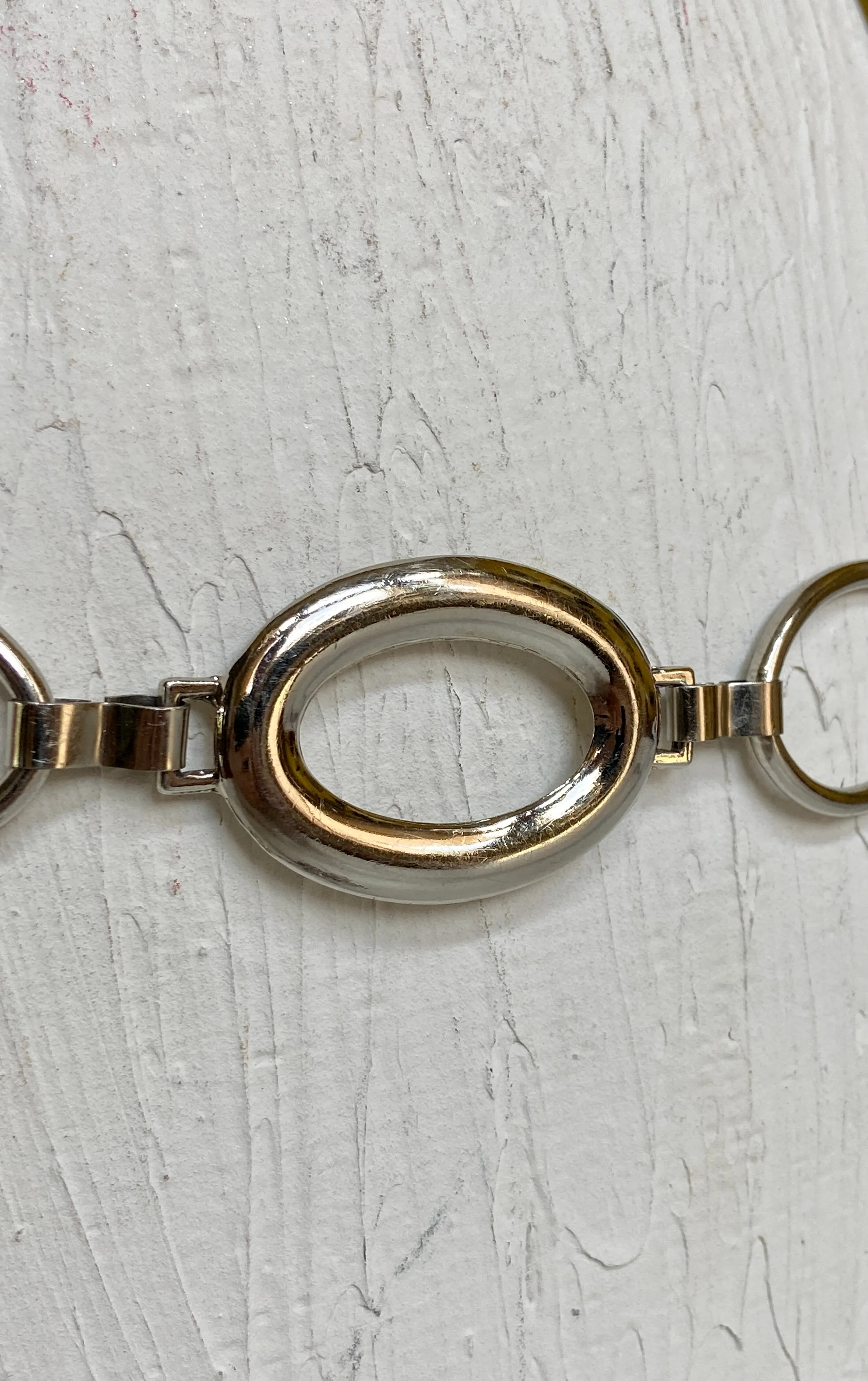Kind of oval belt