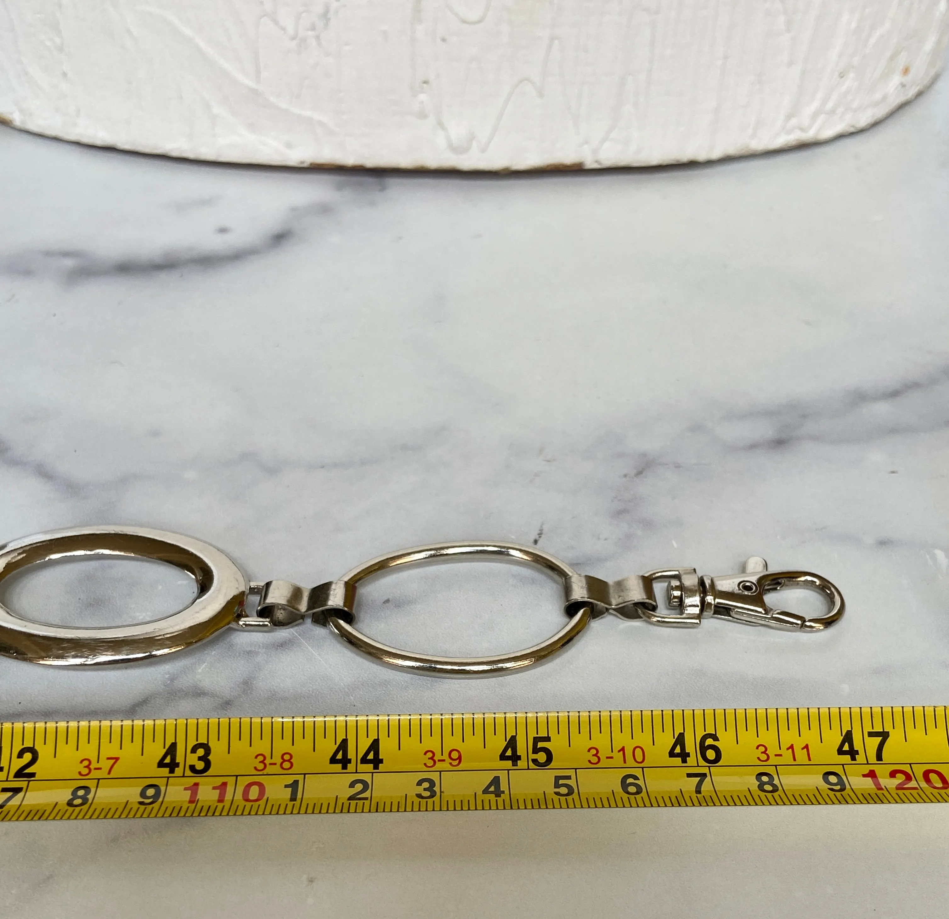 Kind of oval belt
