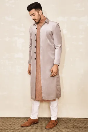 Long shacket with quilted kurta and off-white pleated trousers