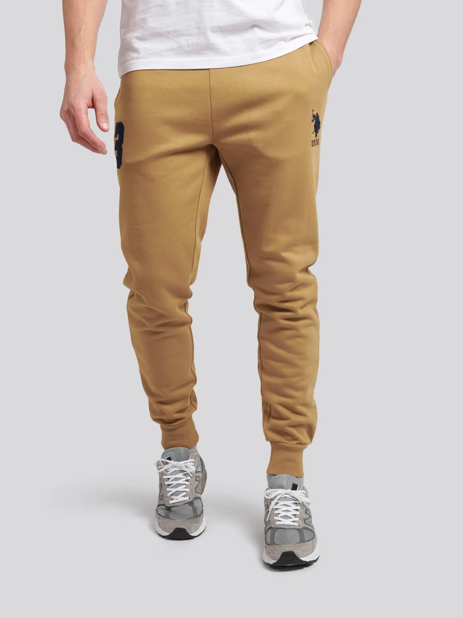 Mens Player 3 Joggers in Tigers Eye