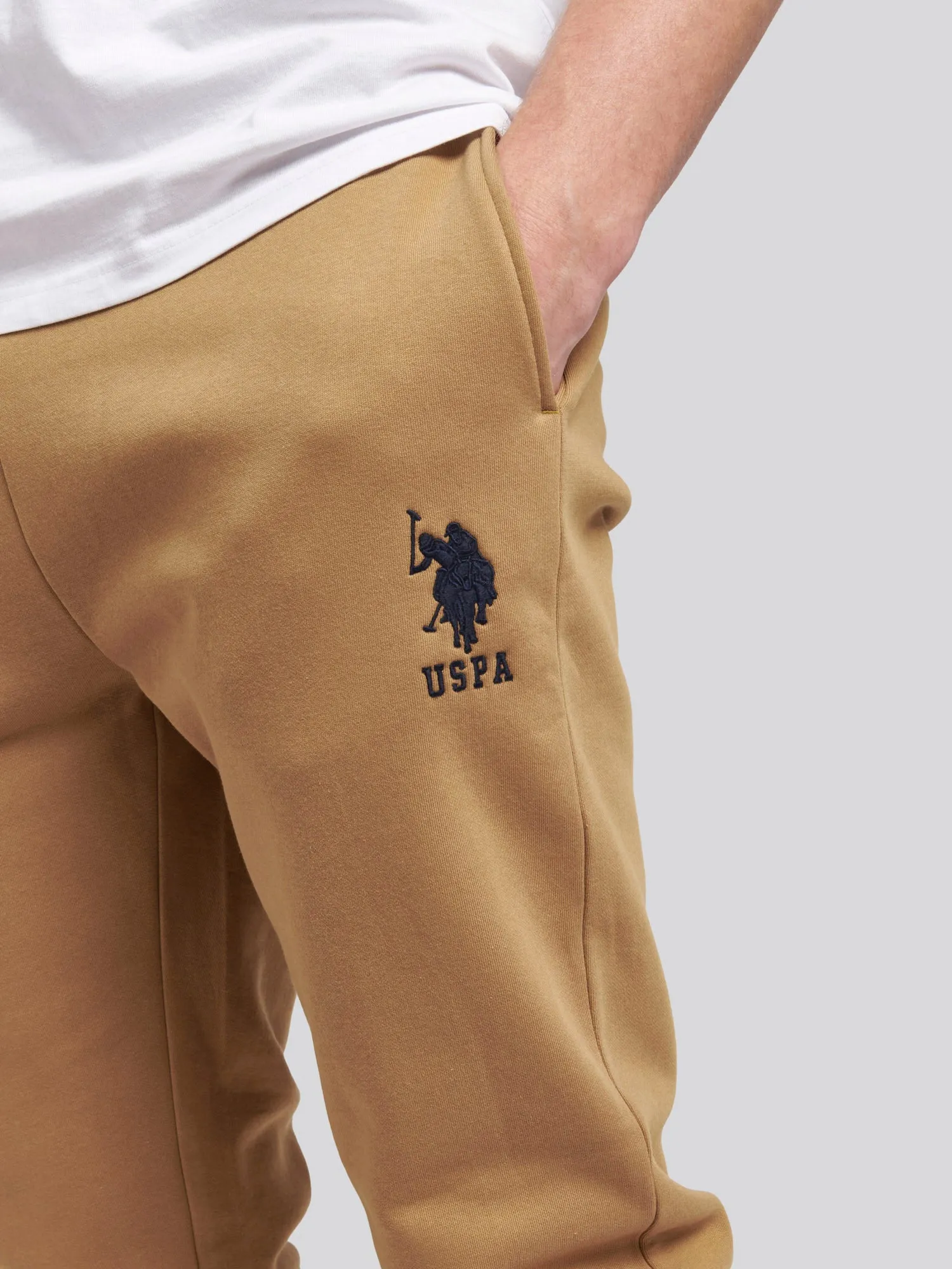 Mens Player 3 Joggers in Tigers Eye